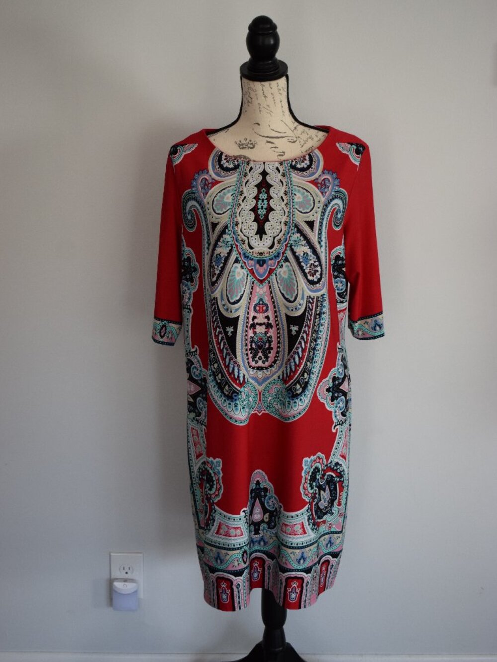 Sandra Darren 1/2 sleeve paisley knee length dress